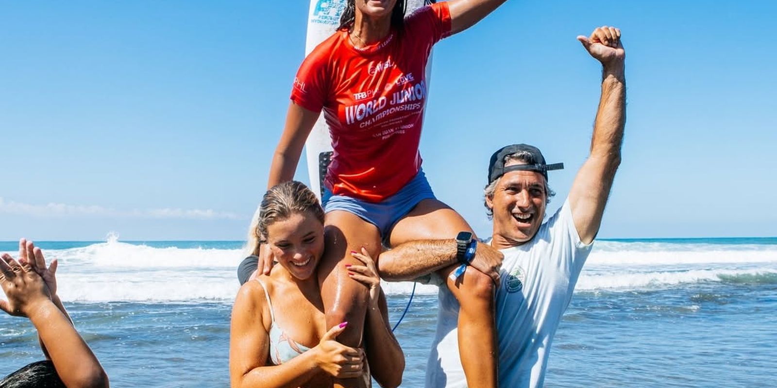 Luana Silva beats Japanese and wins Junior World Surfing title