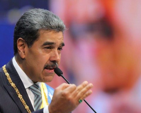 Maduro asked to promote National Identity as the spearhead of social issues