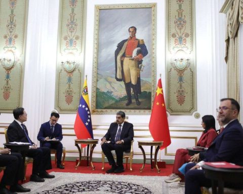 Maduro receives Xi Jinping's special envoy in Miraflores