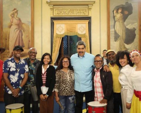 Maduro receives relatives from Piedad Córdoba one year after planting