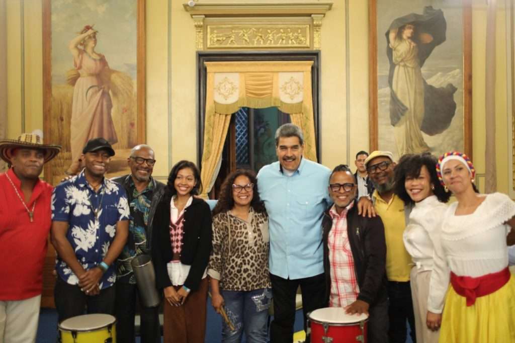 Maduro receives relatives from Piedad Córdoba one year after planting