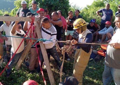 Man trapped 80 feet deep in Santiago rescued