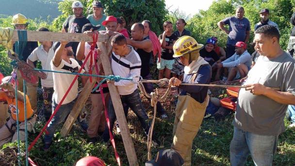 Man trapped 80 feet deep in Santiago rescued