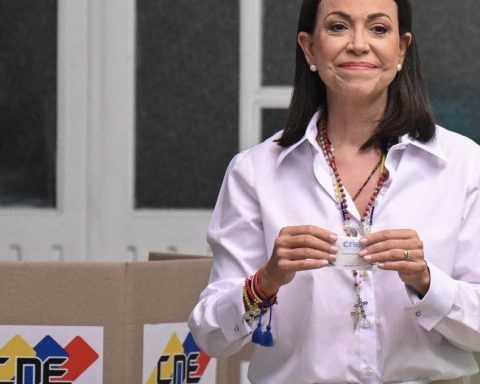 María Corina Machado calls for an electoral boycott in Venezuela due to Maduro's military mobilization