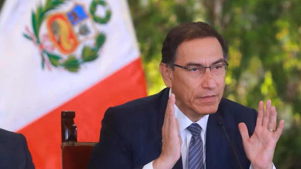 Martín Vizcarra mocks the disqualifications and continues to proselytize politically