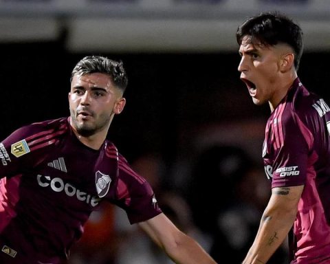 Matías Rojas saves River Plate on the bell