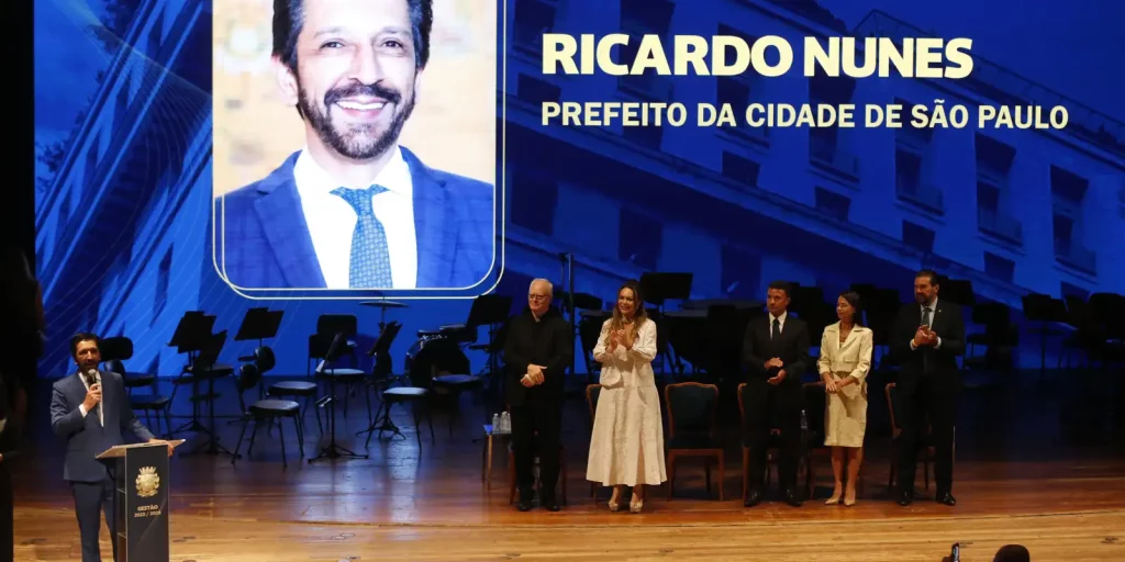 Mayor and elected councilors take office in São Paulo