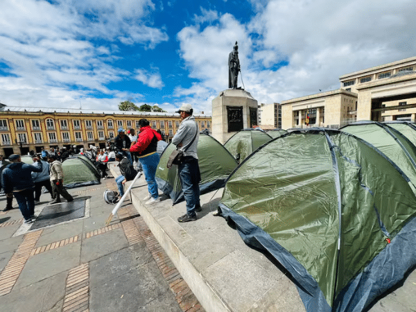 More than 100 Catatumbo leaders installed tents in the Plaza de Bolívar to ask for attention from the national government