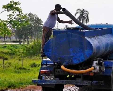 Una pipa de agua