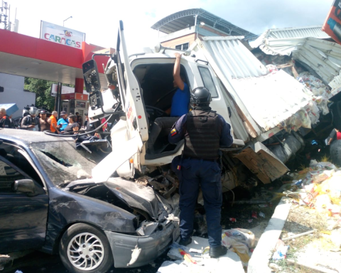 Multiple crash in Maripérez left four dead