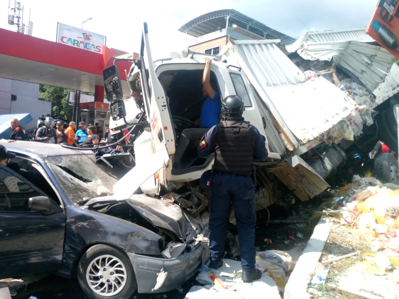 Multiple crash in Maripérez left four dead