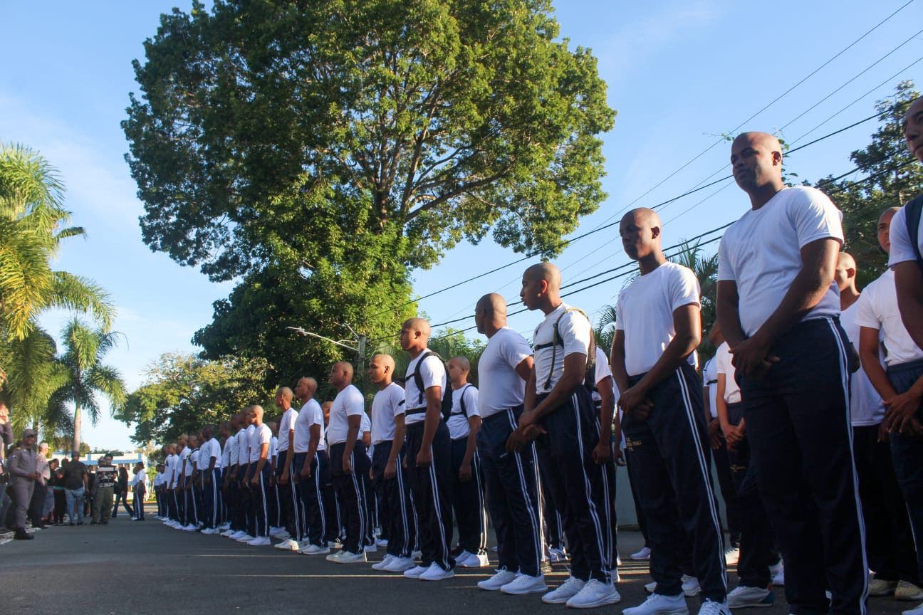 Policía Nacional recibe 112 nuevos aspirantes a cadetes