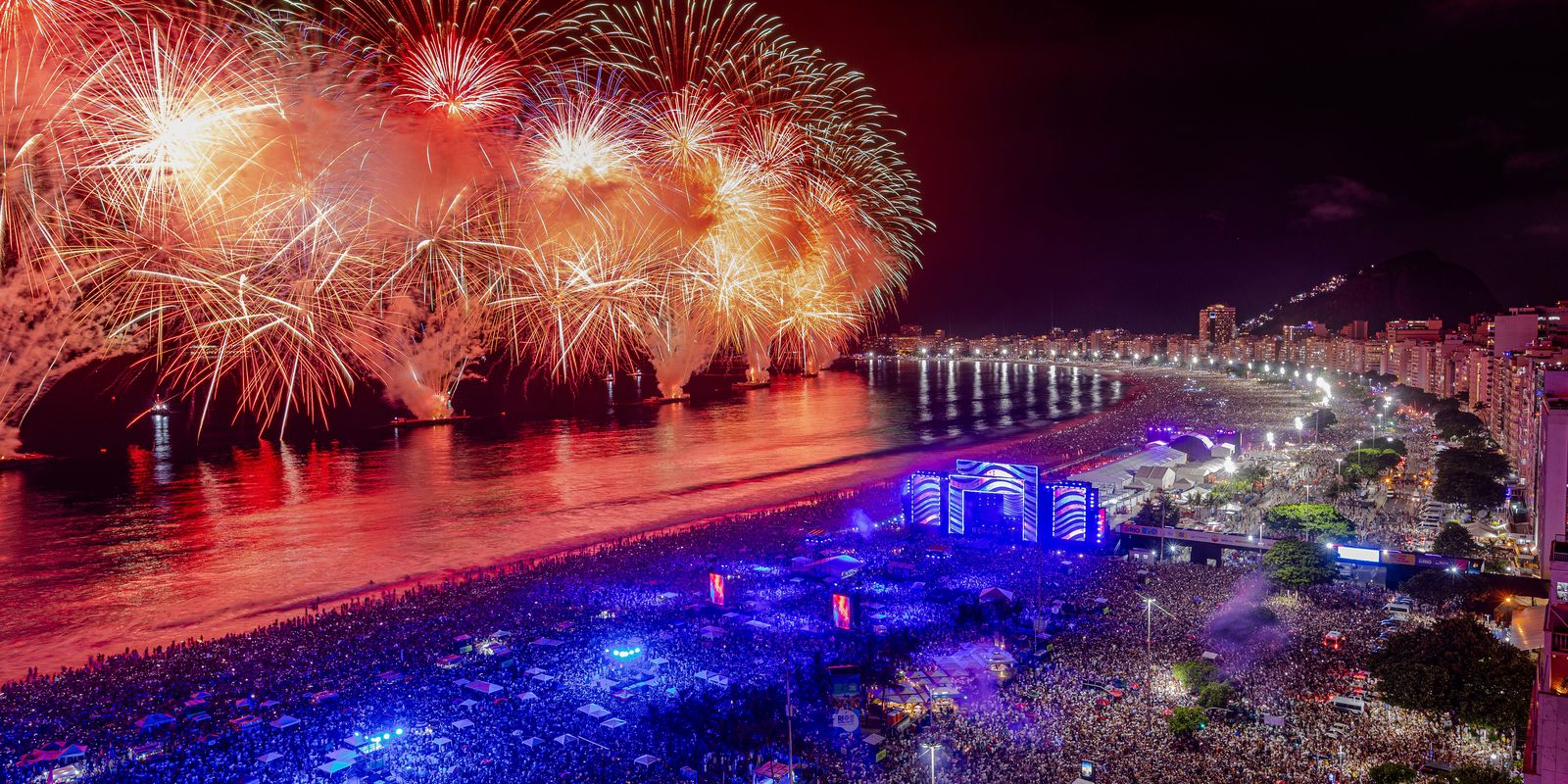 New Year's Eve in Rio has more than 5 million people in various areas