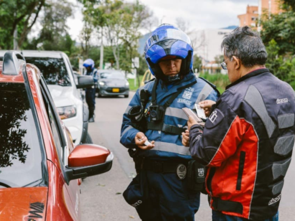 One by one, the Bogotá tow truck service rates in 2025