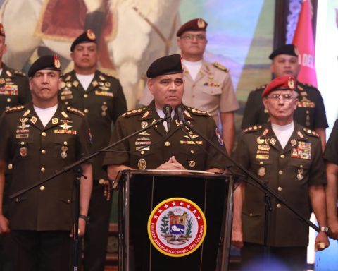 Padrino condemns request for invasion by former Colombian presidents