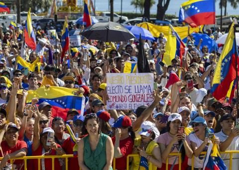 Photos of Edmundo González's meeting with Venezuelans in the DR