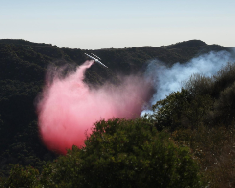 Pink powder helps fight fires in California: How does it work? what is it?