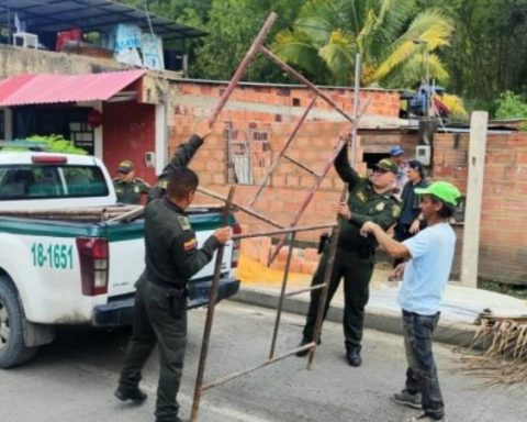 Police and a teacher fulfilled the father's dream of having a decent home for him and his small children