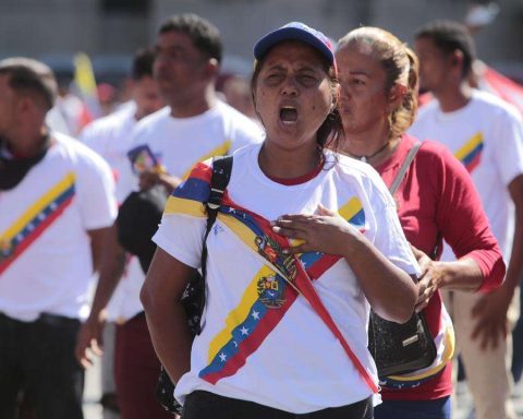 Popular Power took to the streets to be sworn in alongside Maduro +Photos