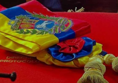 Presidential sash was woven by men and women of Caracas