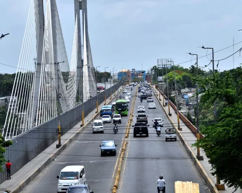 Public Works will close vehicular traffic on the 17th bridge tonight for repairs