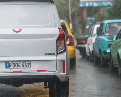 Autos en una calle de Cuba