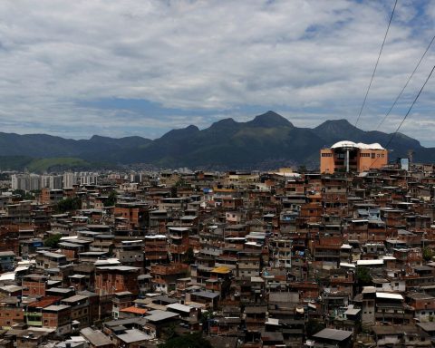 Rio police fight on two hills, small box of criminal faction