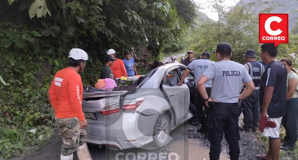 Rock falls on unit and leaves people injured on the Pozuzo highway - Codo del Pozuzo