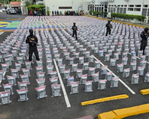 Arrestan varias personas por cargamento de 9.8 toneladas de cocaína