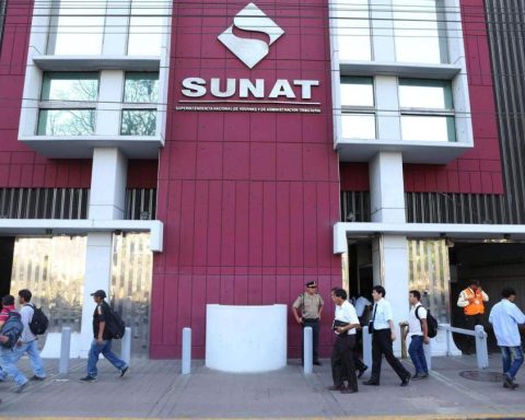 Sunat advances, Peru retreats