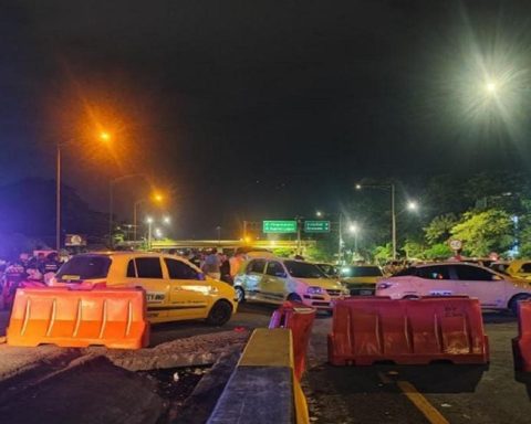 Taxi drivers blocked the Vía al Llano in protest against insecurity in Villavicencio