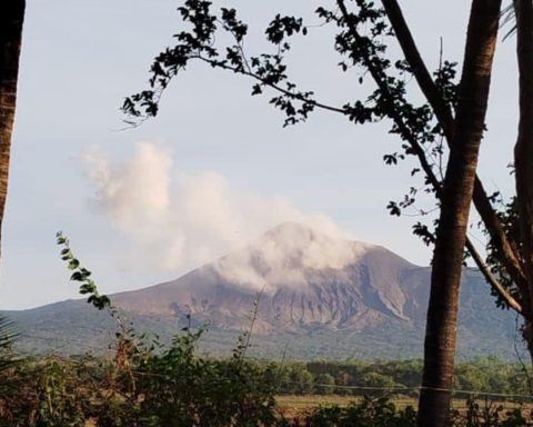 Telica volcano records explosions and expulsion of gases, steam and ashes