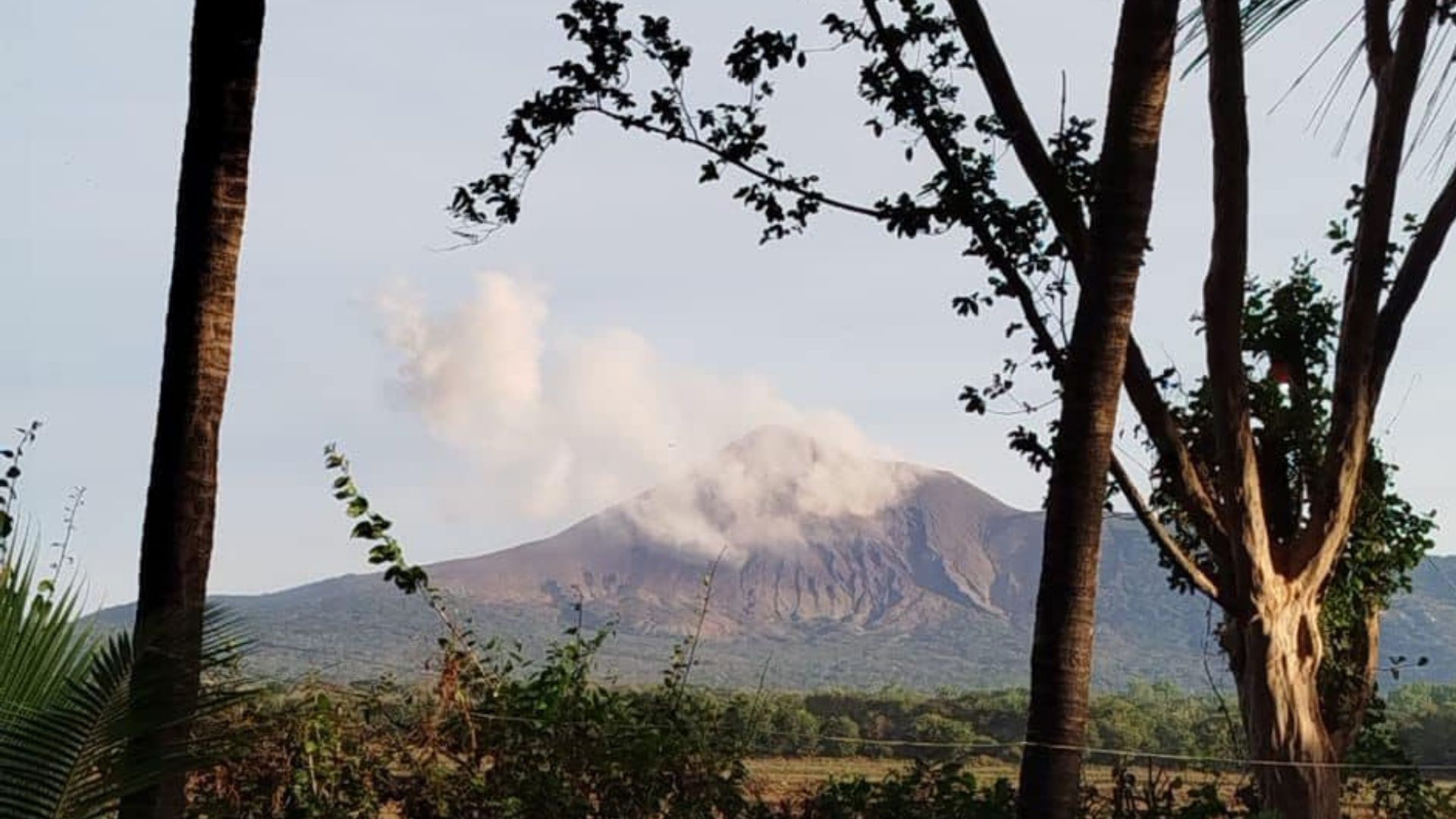 Telica volcano records explosions and expulsion of gases, steam and ashes