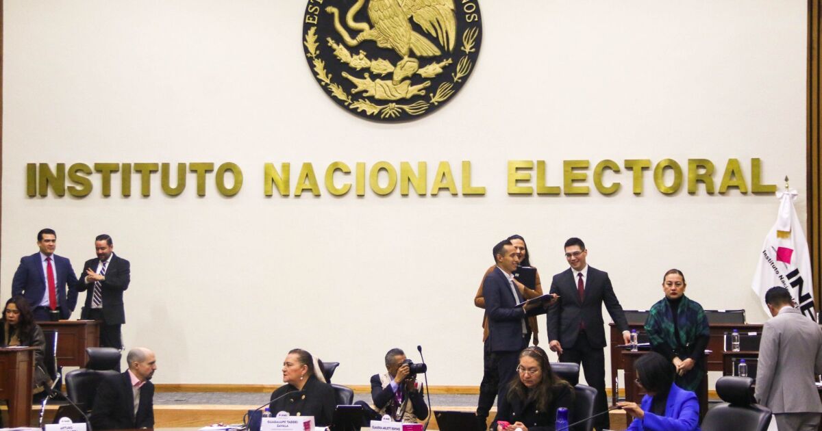 The INE identifies risks in almost half of the electoral sections of the country