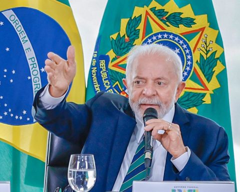 The government's priority in 2025 is to make food cheaper, says Lula