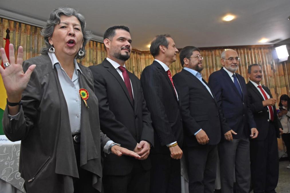 The opposition bloc adds two other presidential candidates and is still looking for the only candidate