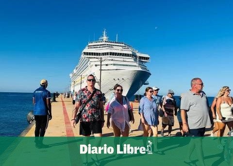 The port of Cabo Rojo receives its eighth cruise ship