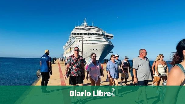 The port of Cabo Rojo receives its eighth cruise ship