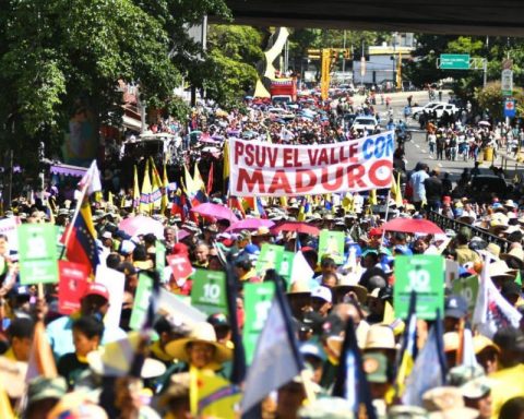 The ruling party mobilized this #9Jan in Caracas to support Maduro