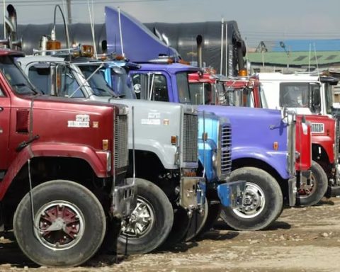 No habrá paro camionero en reterno de puente de reyes.