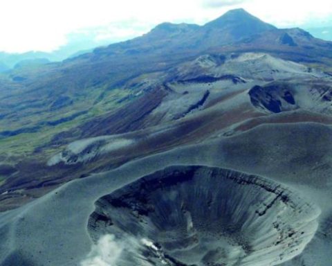 They declare a yellow alert after the emission of ash from the Puracé volcano, in Cauca