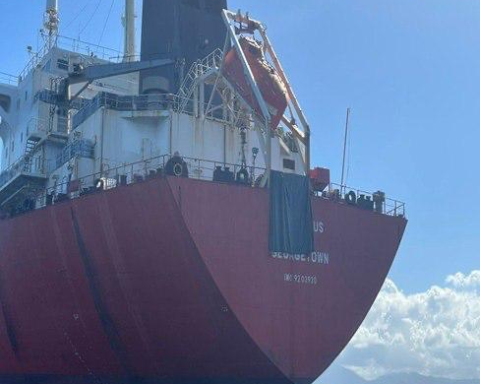 They detained a Guyanese vessel that entered Venezuelan waters without permission