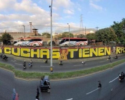 They vandalize the mural 'Las cuchas are right' that was replicated in Bogotá