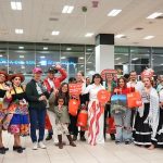 They welcome the first foreign tourists of 2025 who arrived in Peru