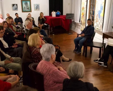 Presentación del libro 'Como el ave fénix: 50 historias de Cuba en exilio' en el Miami Hispanic Cultural Arts Center, este jueves