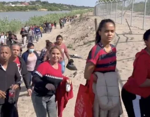 Migrantes cubanos rumbo a la frontera sur de Estados Unidos