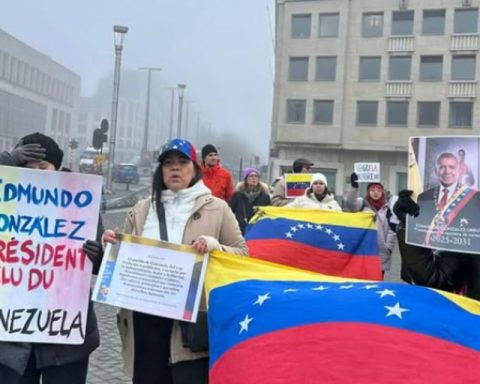 Venezuelans protested in Brussels against Maduro's "illegitimate" swearing-in