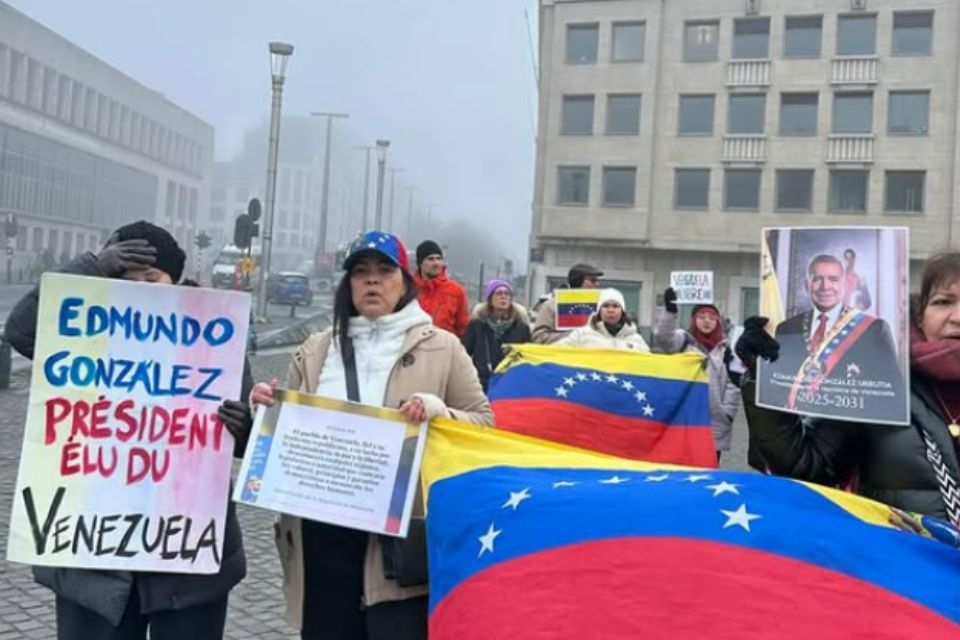 Venezuelans protested in Brussels against Maduro's "illegitimate" swearing-in