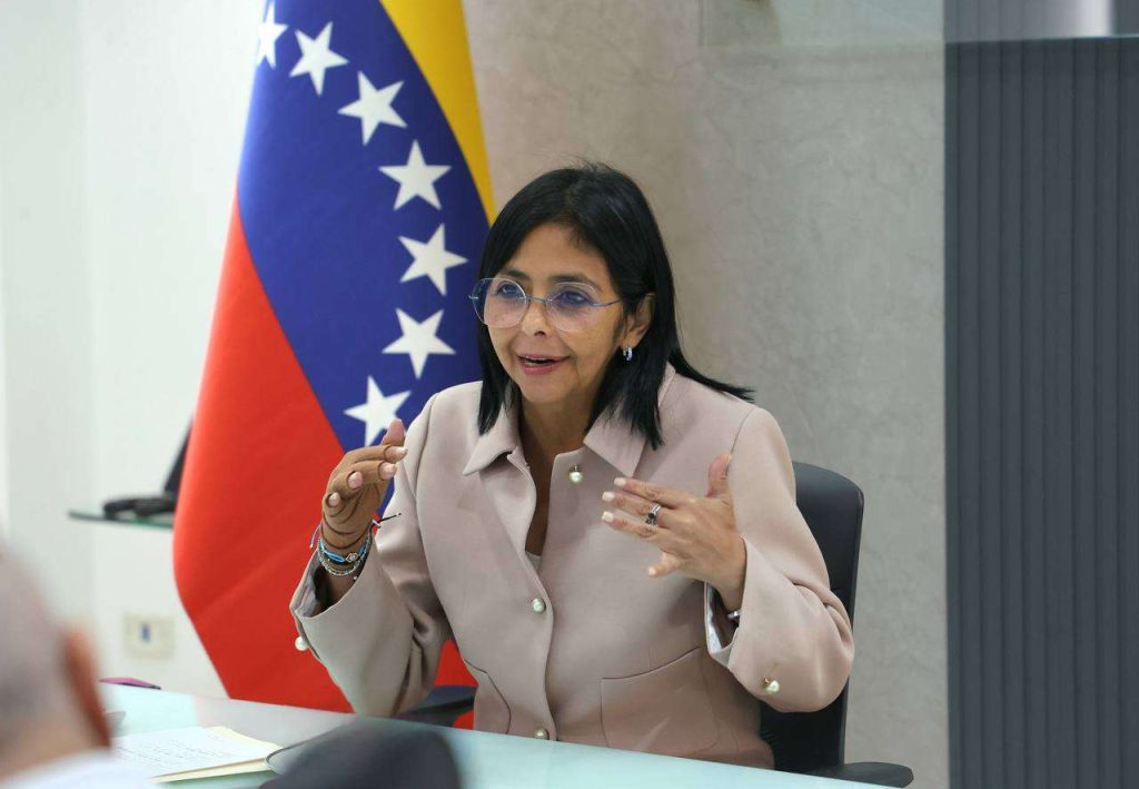 Vice President condemns threats from “Uribe narco-paramilitarism”