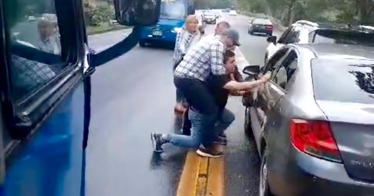 [Video] They investigate the Family Commissioner of Sutamarchán for a violent act with a weapon on the roads of Quindío